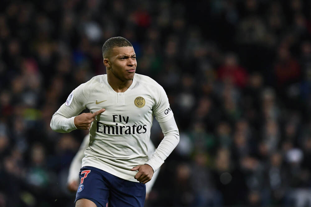 2025年地球趣闻: 地核黄金逃逸, 深海生态完整